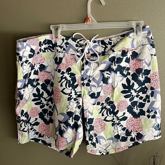 NEW WITH TAGS WOMEN’S SIZE 12 CARVE DESIGNS REEF 7” PADDLER SHORT - Picture 2 of 7